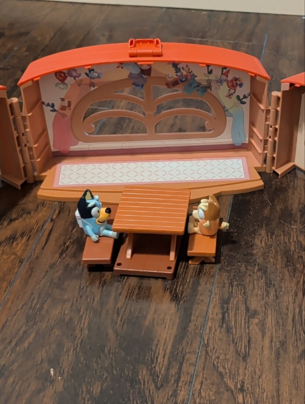 Bluey Playstage Playset with Bingo & BLUEY Figures